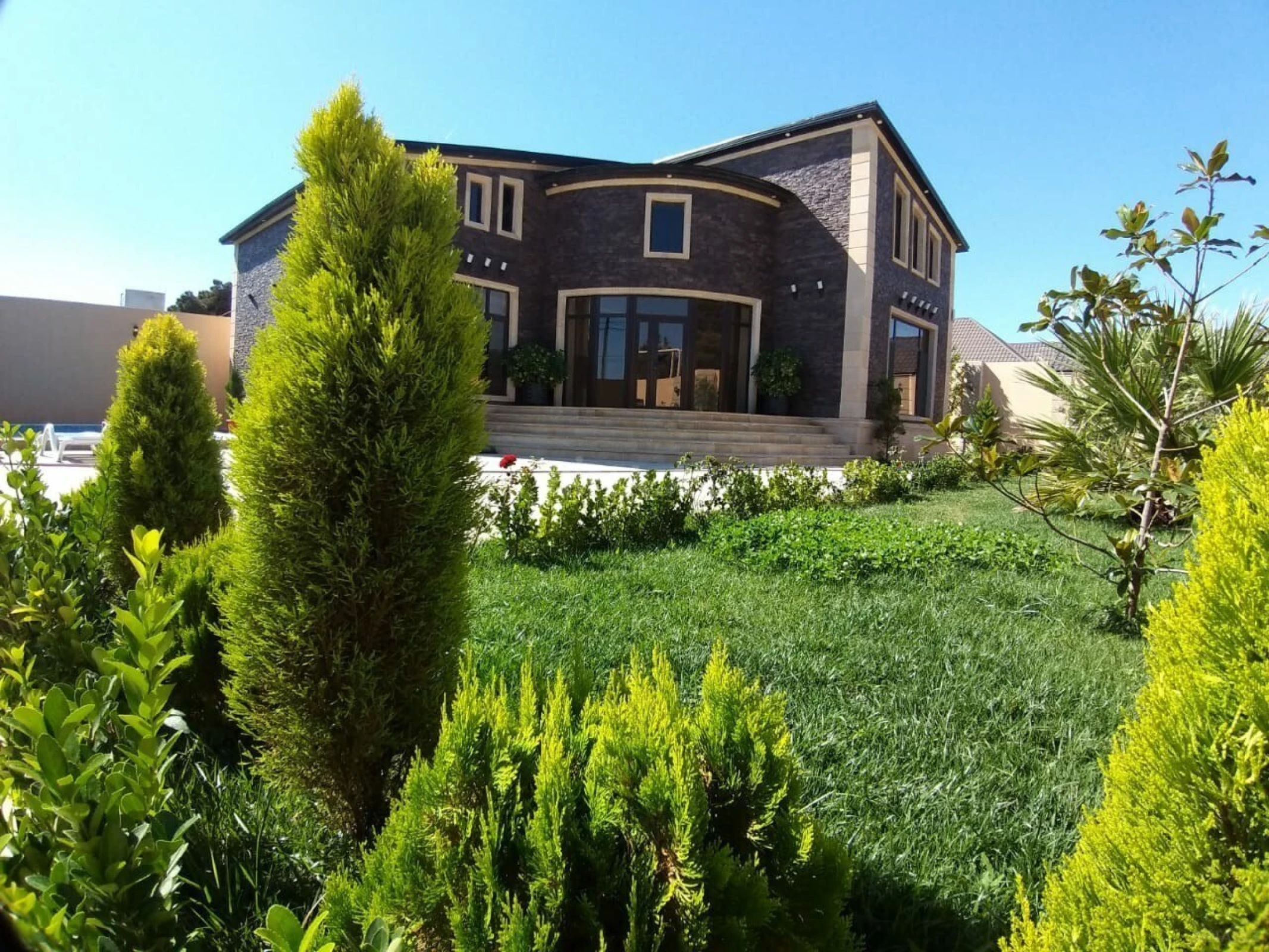 Satılır həyət evi 200 m²