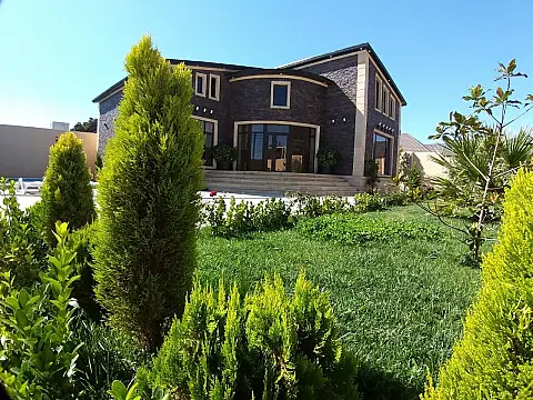 Satılır həyət evi 200 m²