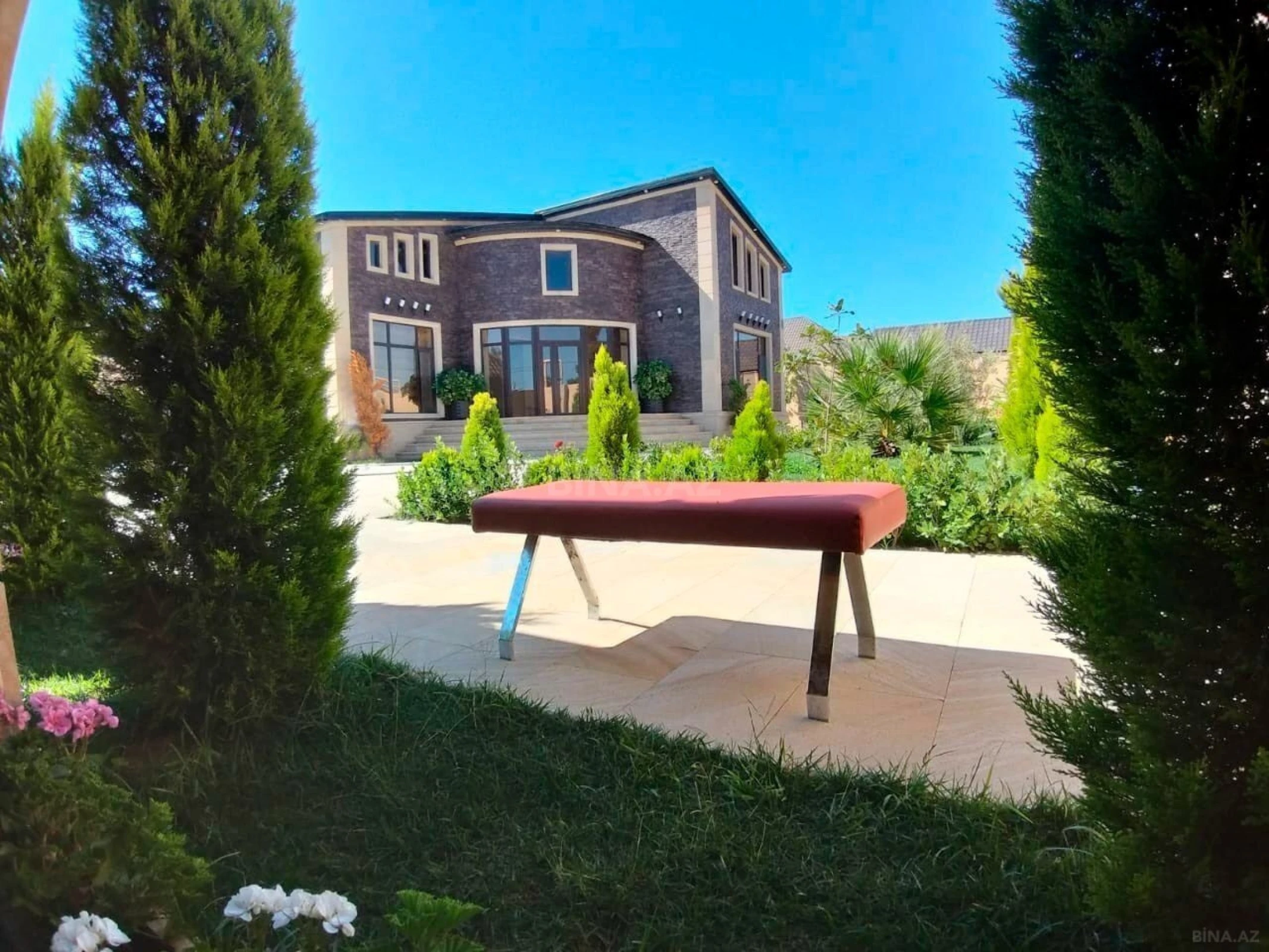 Satılır həyət evi 200 m²