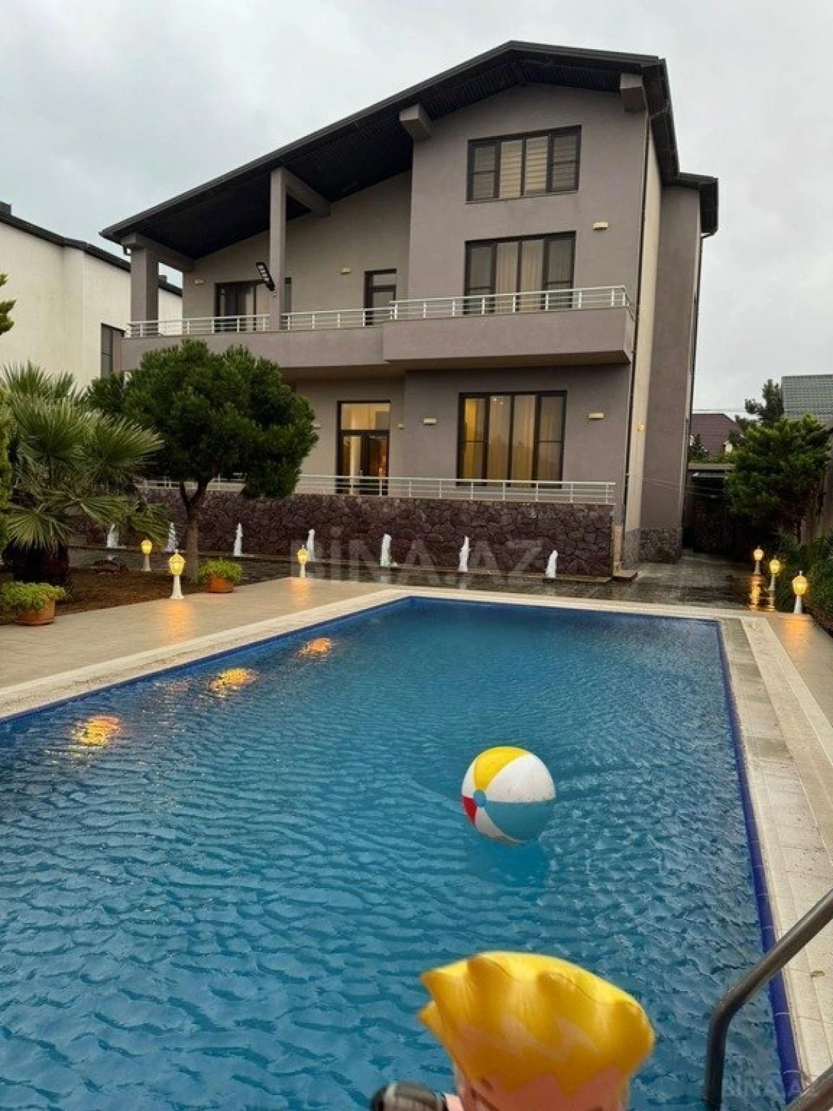 Kirayə verilir 6 otaqlı həyət evi 600 m²