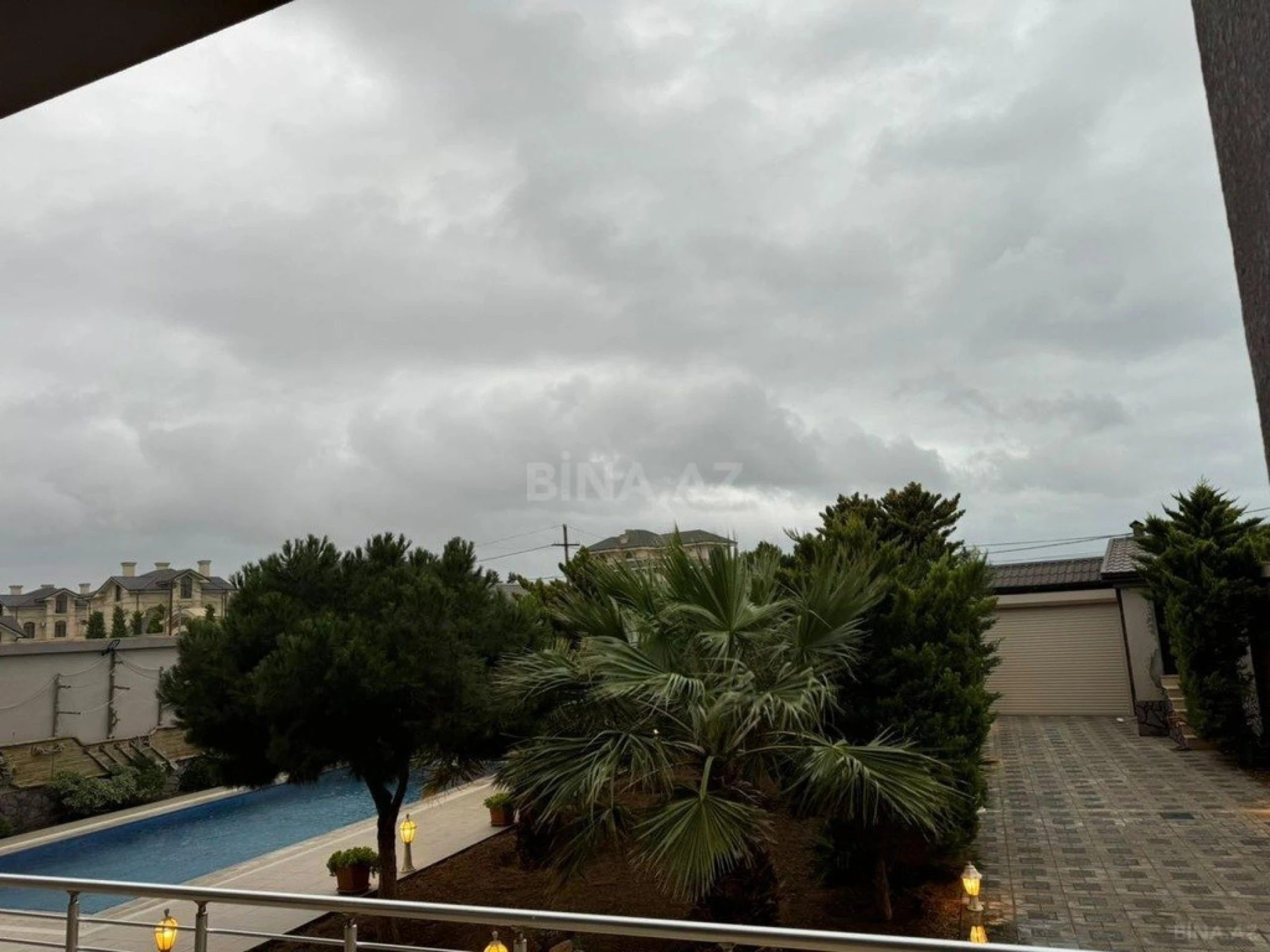 Kirayə verilir 6 otaqlı həyət evi 600 m²