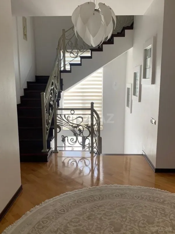 Kirayə verilir 6 otaqlı həyət evi 600 m²