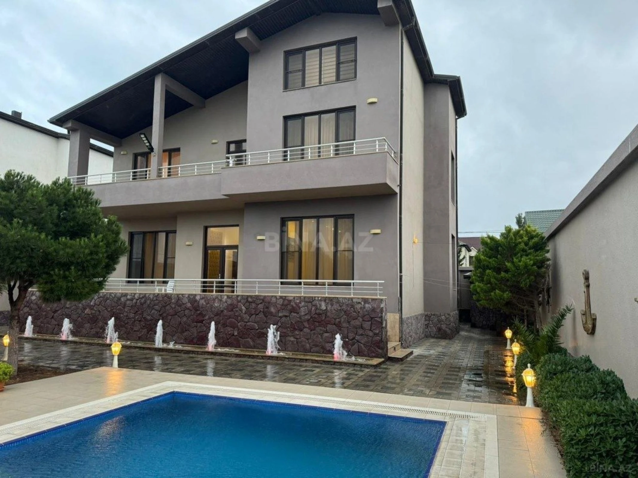 Kirayə verilir 6 otaqlı həyət evi 600 m²