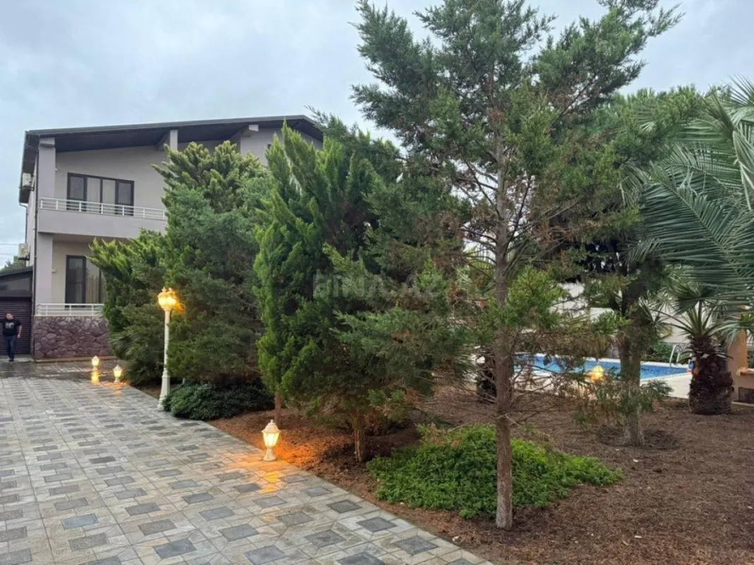 Kirayə verilir 6 otaqlı həyət evi 600 m²