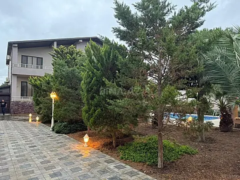 Kirayə verilir 6 otaqlı həyət evi 600 m²