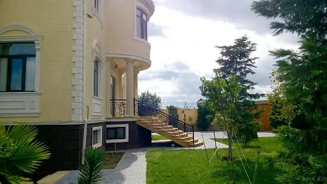Satılır həyət evi 800 m²