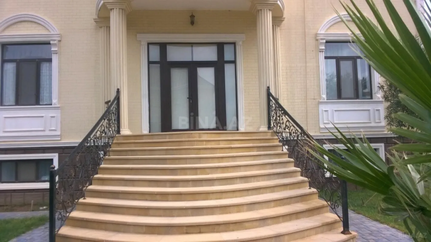 Satılır həyət evi 800 m²