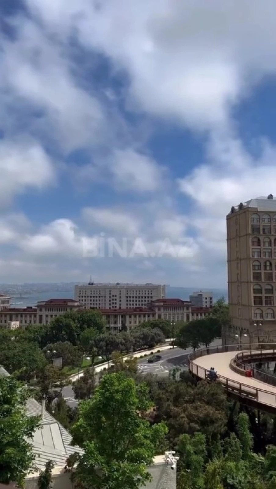 Satılır 14 otaqlı həyət evi 3600 m²