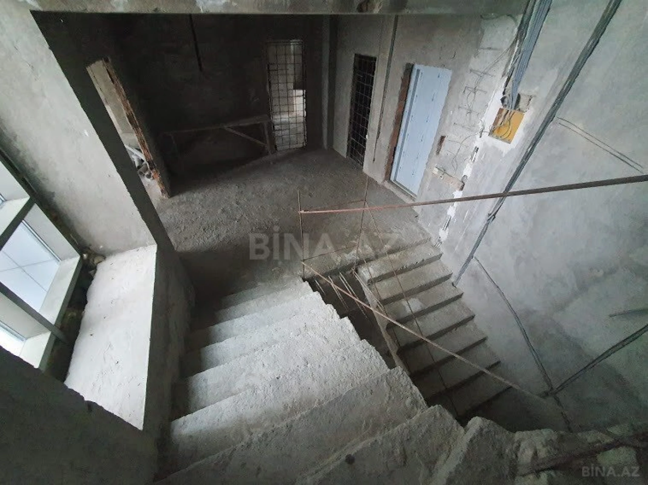 Satılır 14 otaqlı həyət evi 3600 m²