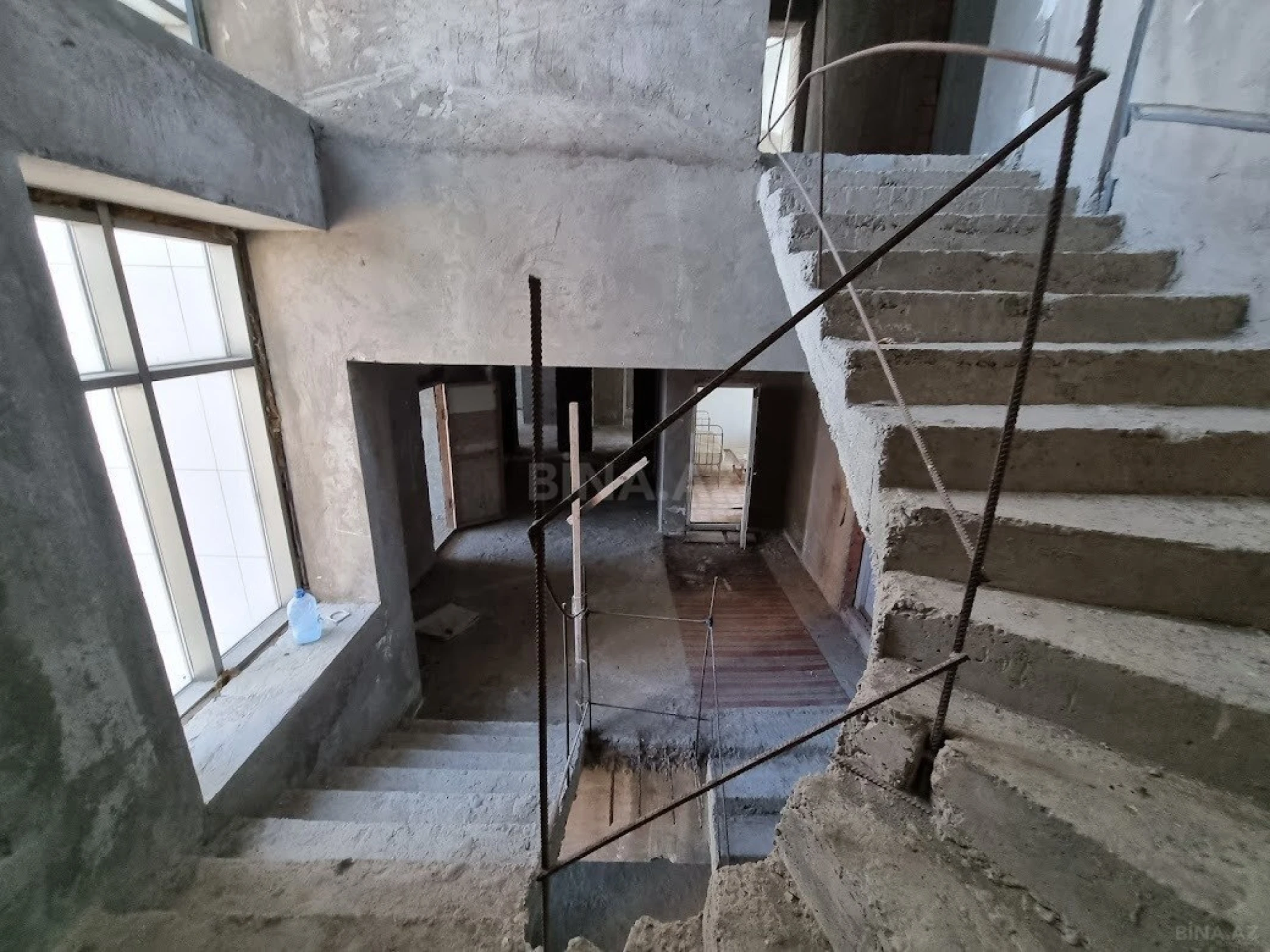 Satılır 14 otaqlı həyət evi 3600 m²