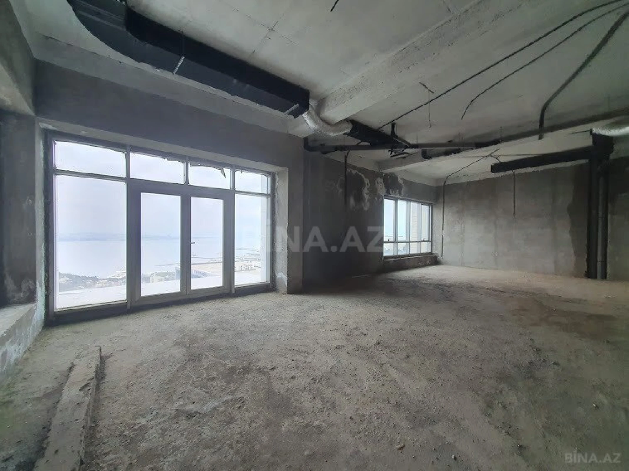 Satılır 14 otaqlı həyət evi 3600 m²