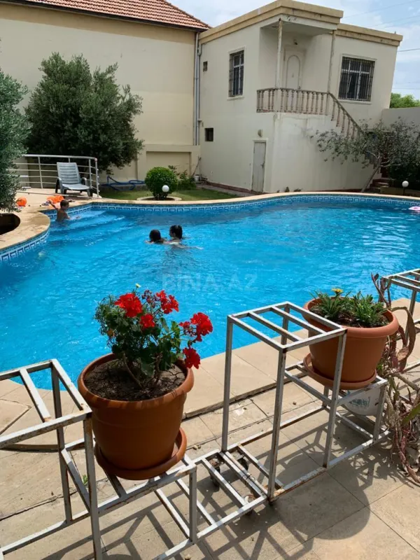 Kirayə verilir 5 otaqlı həyət evi 380 m²