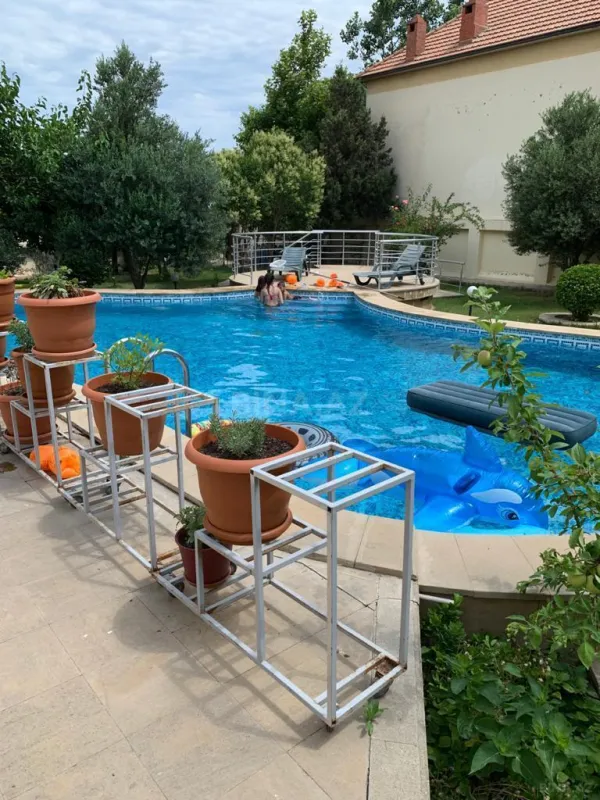 Kirayə verilir 5 otaqlı həyət evi 380 m²