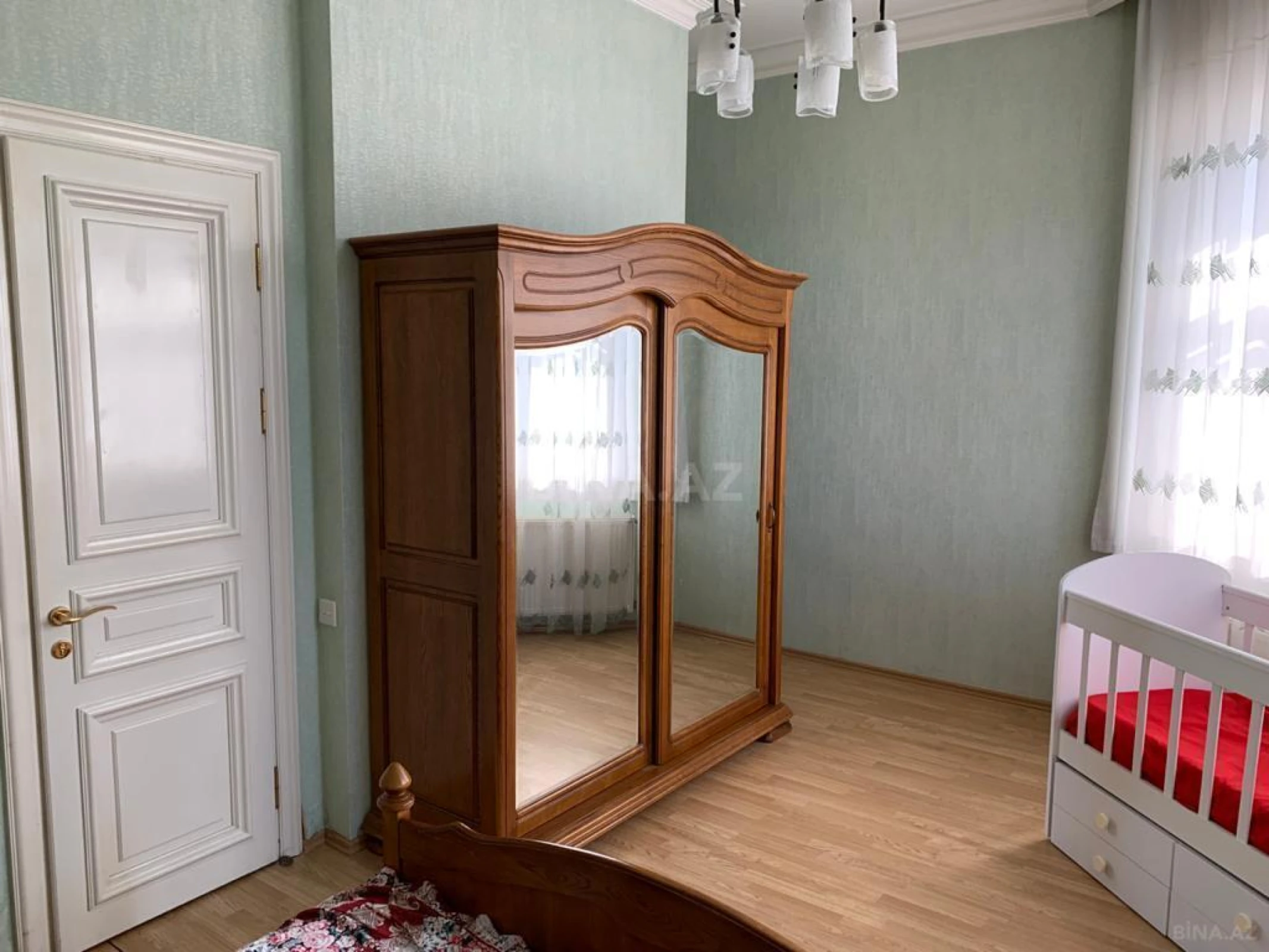 Kirayə verilir 5 otaqlı həyət evi 380 m²