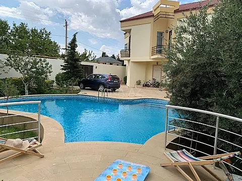 Kirayə verilir 5 otaqlı həyət evi 380 m²