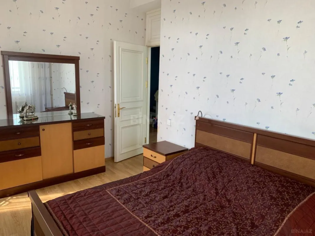 Kirayə verilir 5 otaqlı həyət evi 380 m²