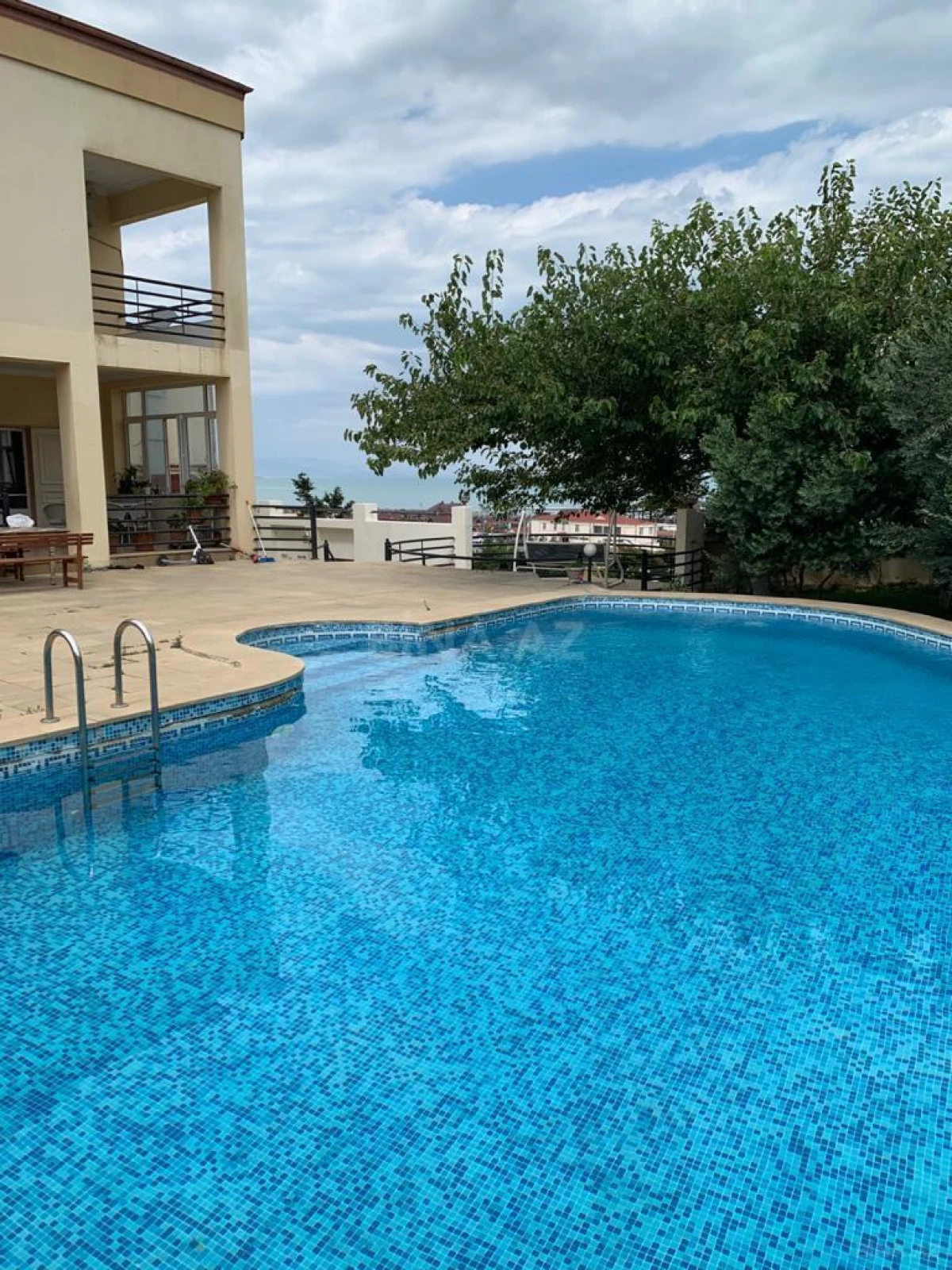 Kirayə verilir 5 otaqlı həyət evi 380 m²