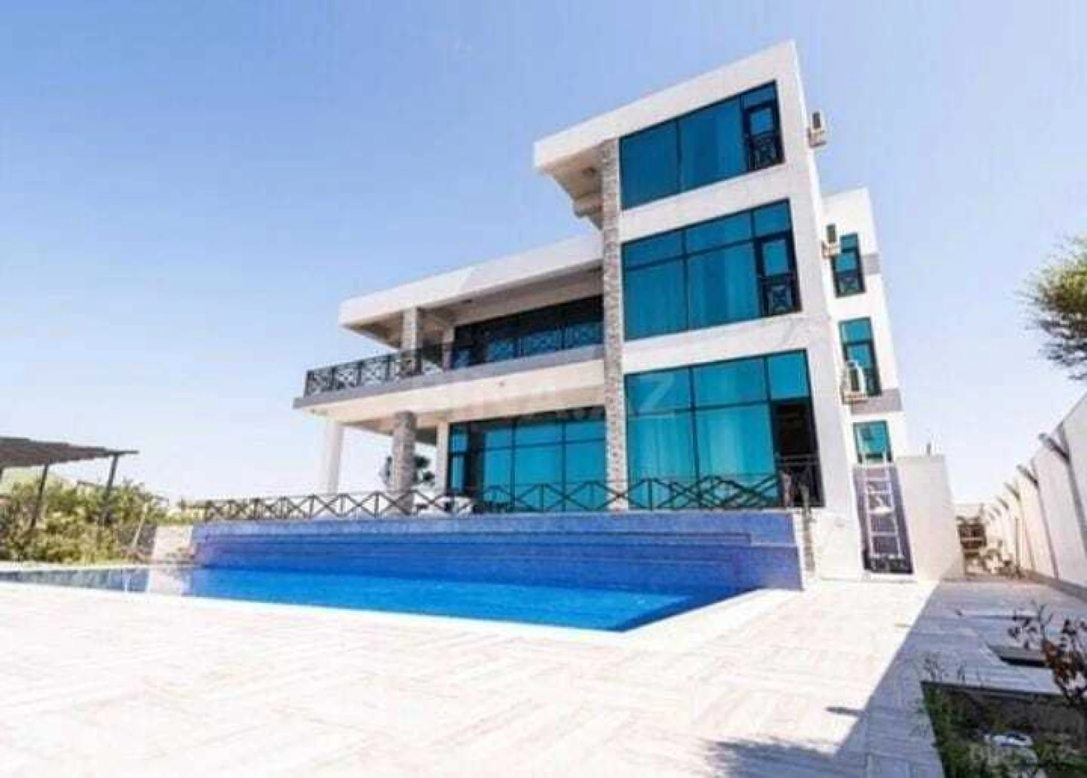 Kirayə verilir 6 otaqlı həyət evi 430 m²