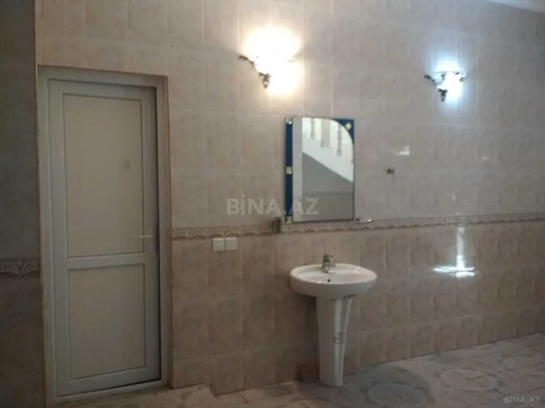 Satılır 10 otaqlı həyət evi 622 m²