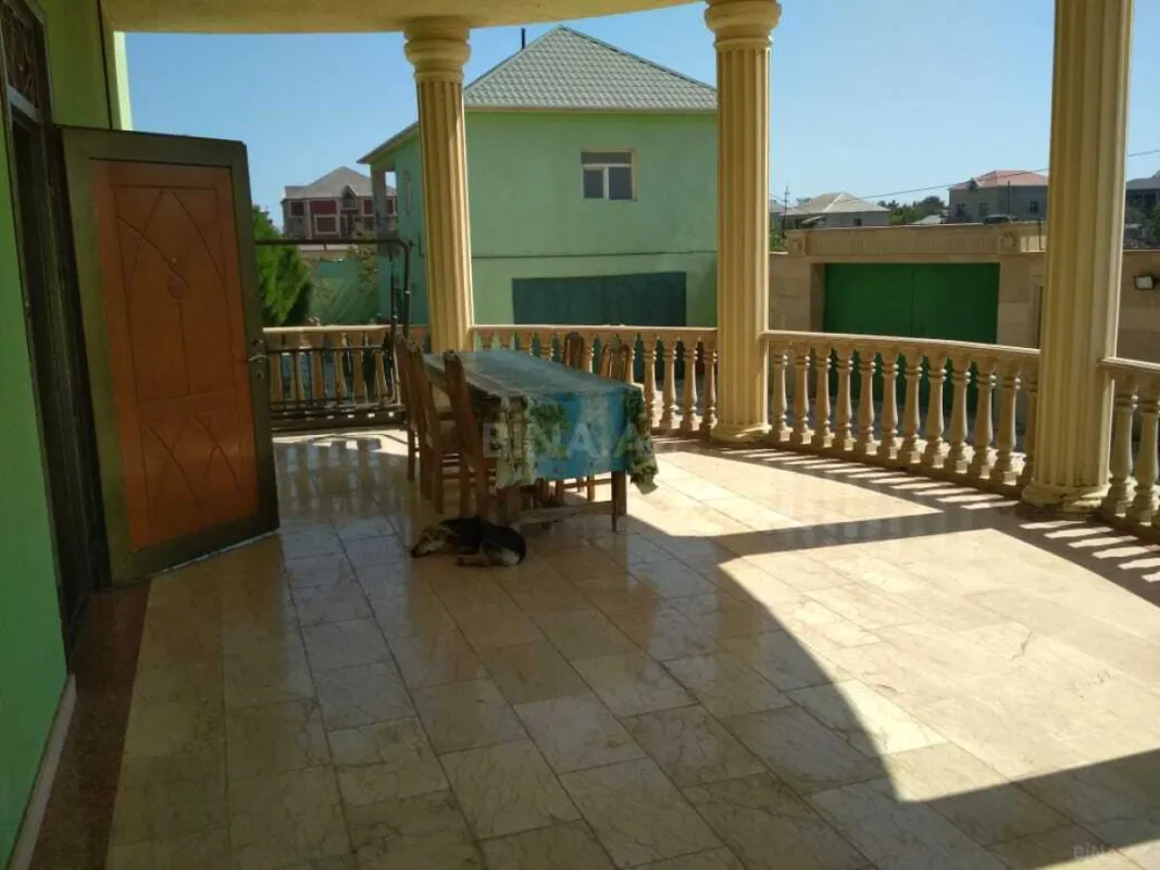 Satılır 10 otaqlı həyət evi 622 m²