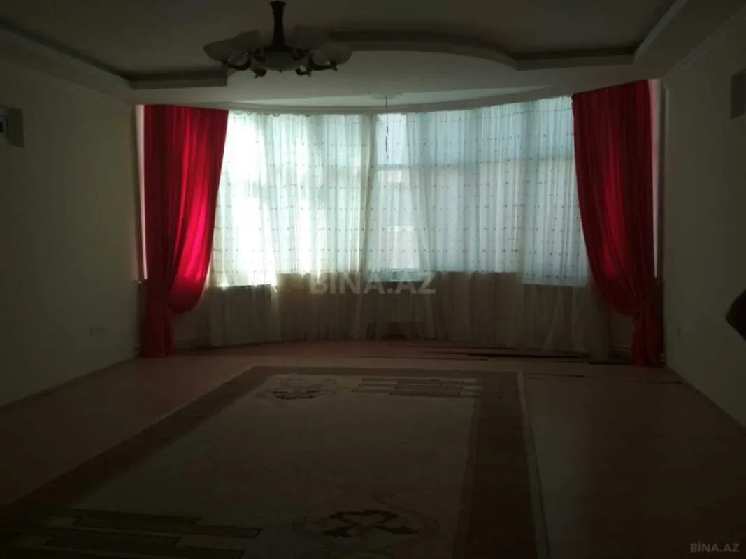 Satılır 10 otaqlı həyət evi 622 m²