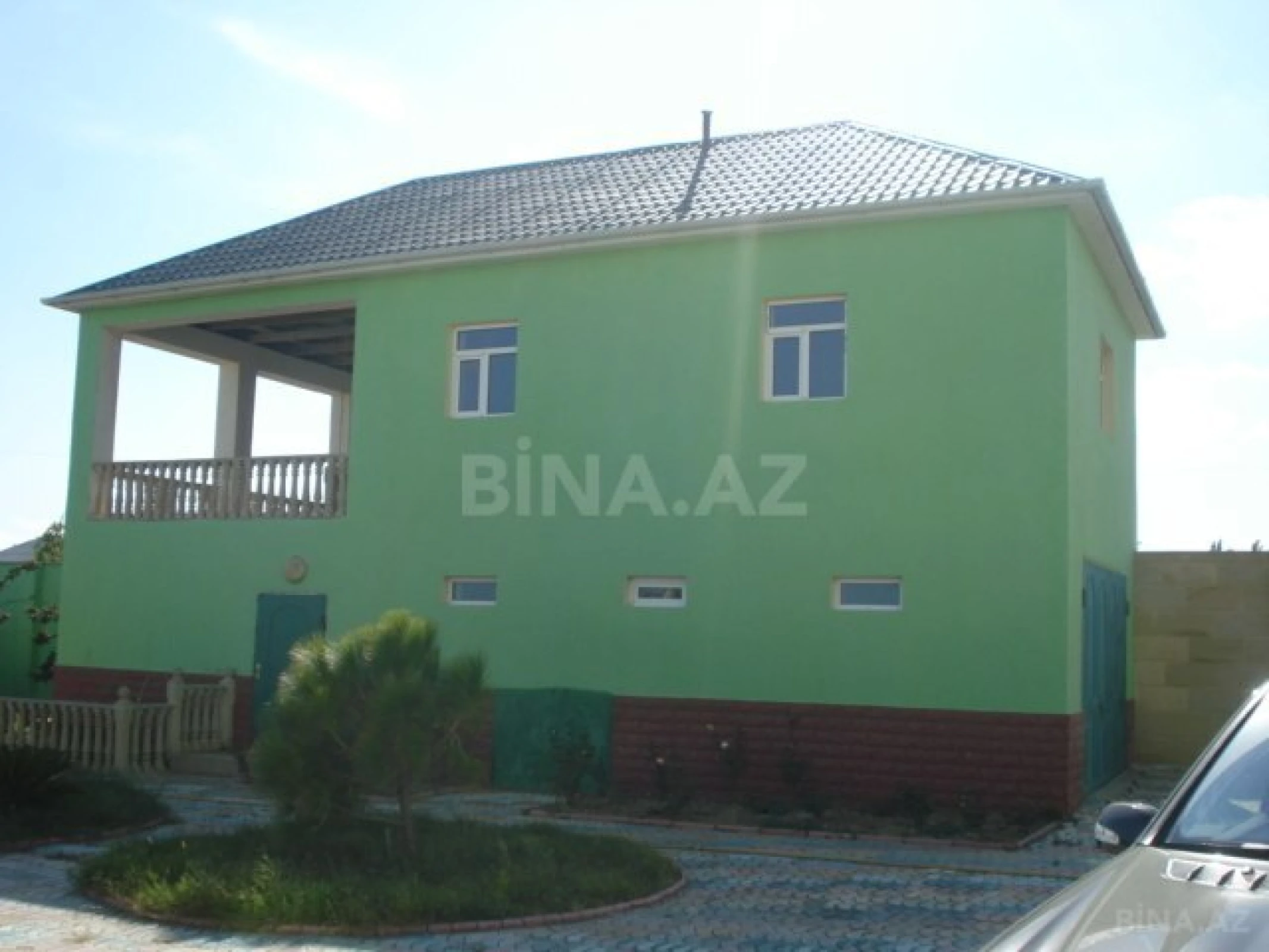 Satılır 10 otaqlı həyət evi 622 m²