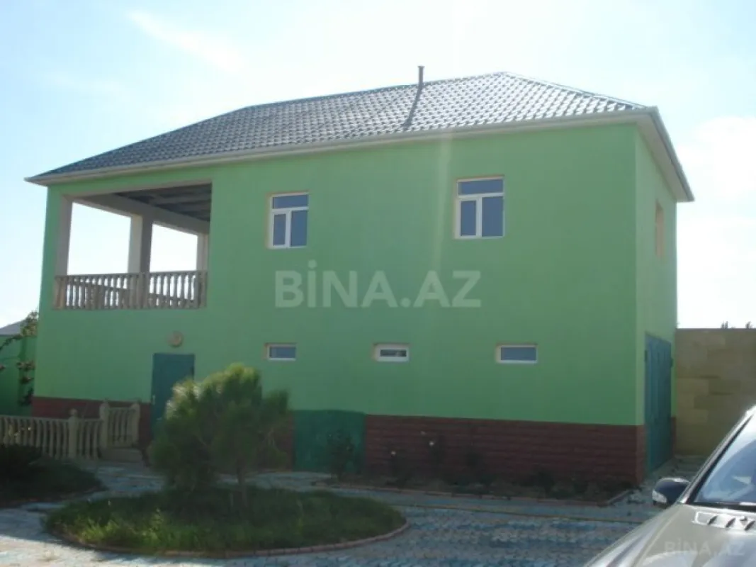 Satılır 10 otaqlı həyət evi 622 m²