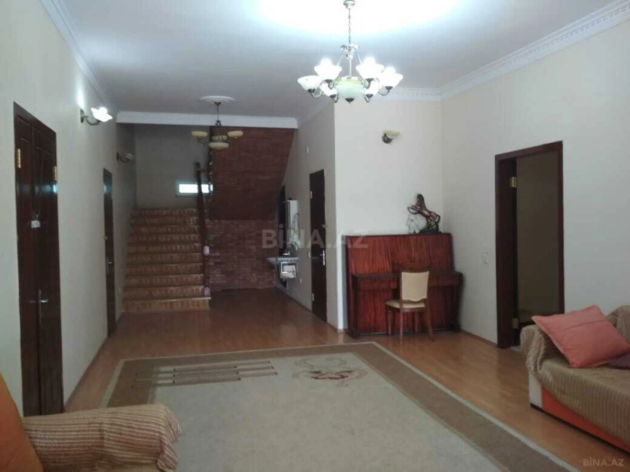 Satılır 10 otaqlı həyət evi 622 m²
