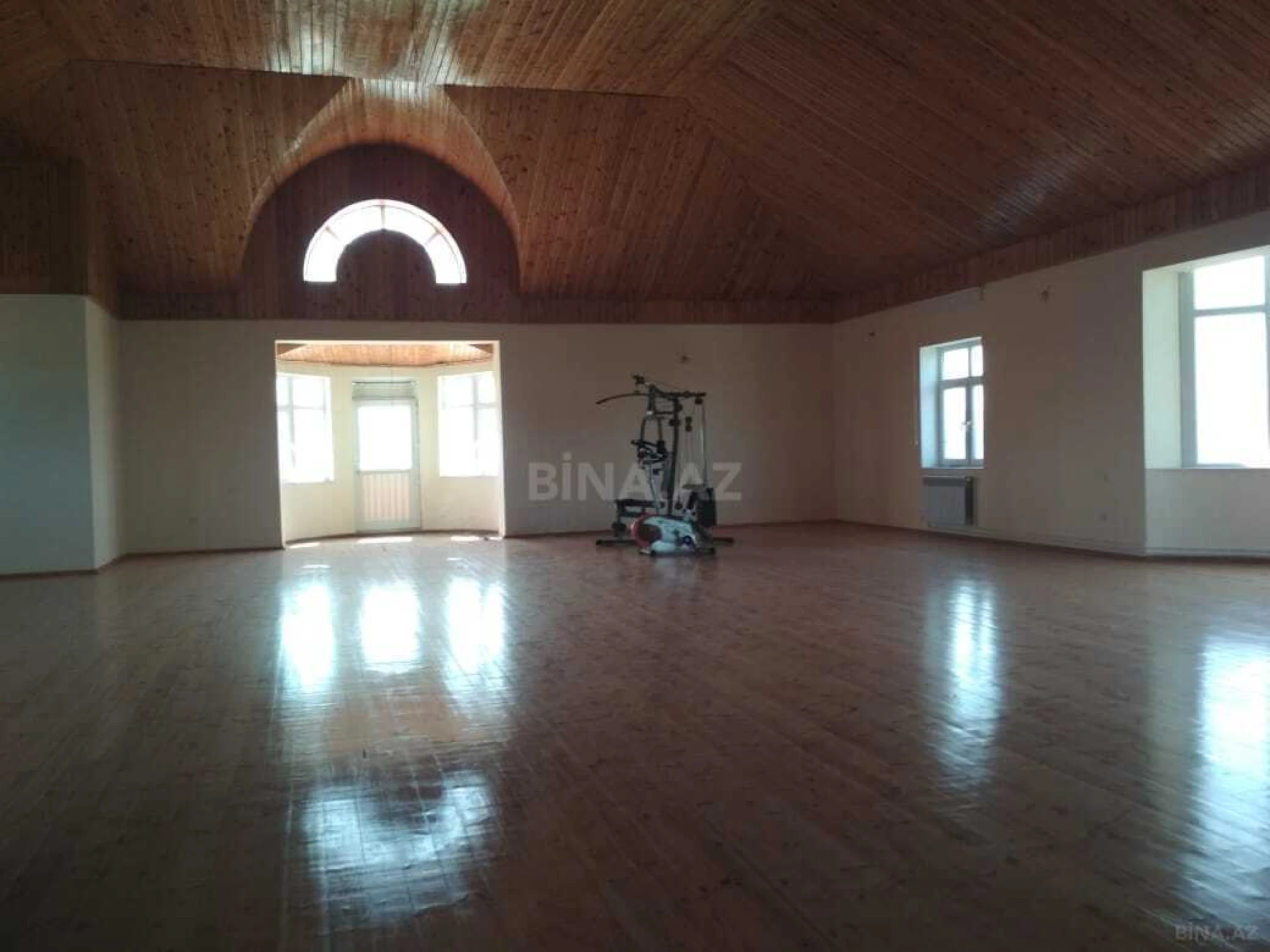 Satılır 10 otaqlı həyət evi 622 m²