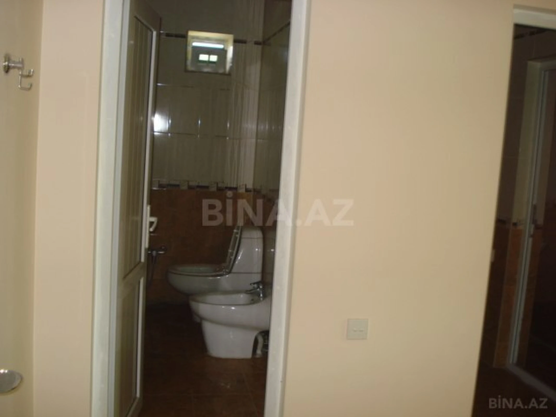 Satılır 10 otaqlı həyət evi 622 m²