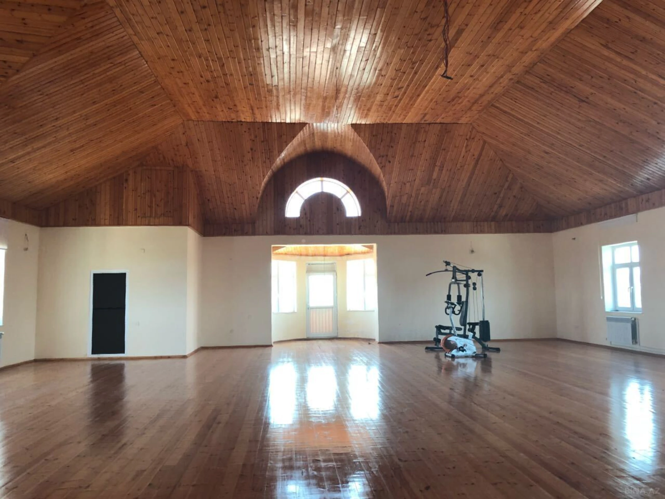 Satılır 10 otaqlı həyət evi 622 m²