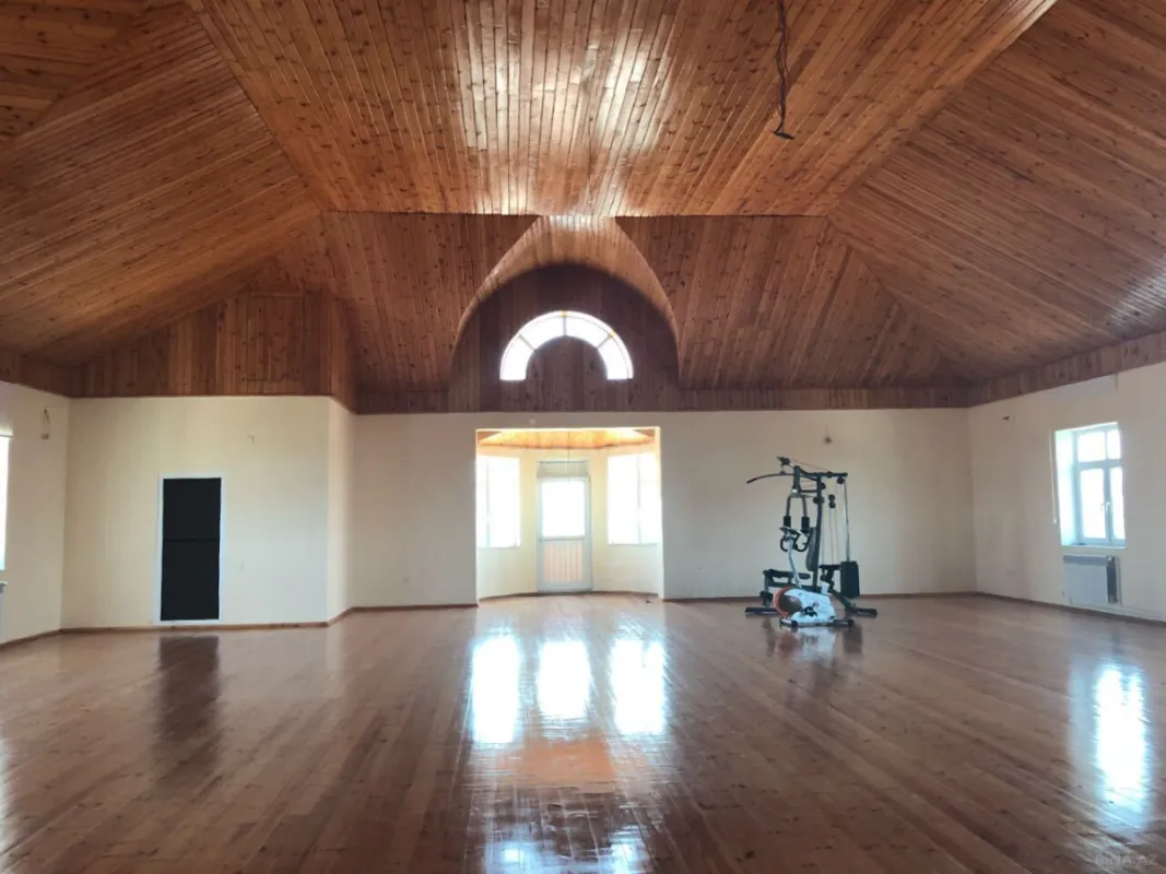 Satılır 10 otaqlı həyət evi 622 m²