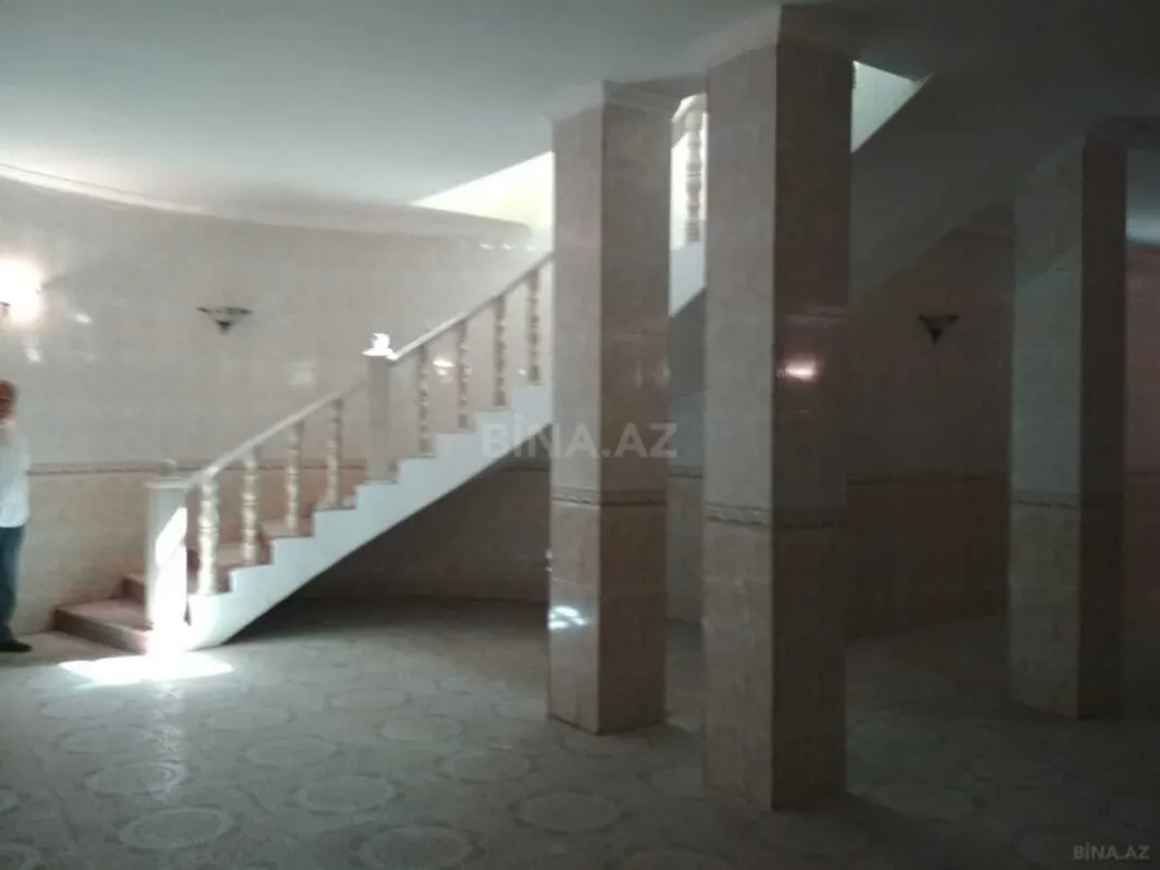 Satılır 10 otaqlı həyət evi 622 m²