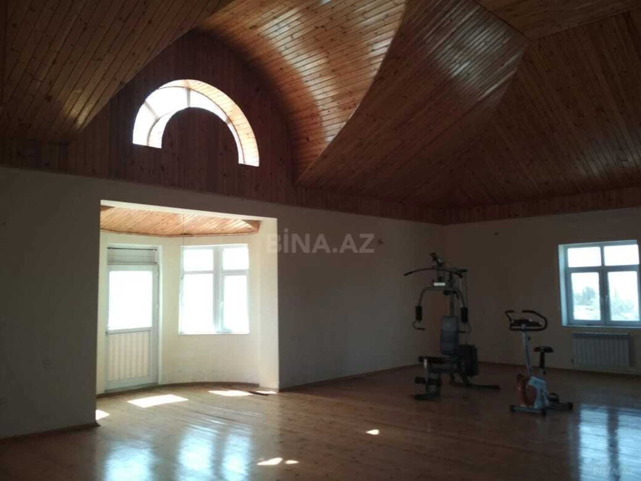Satılır 10 otaqlı həyət evi 622 m²