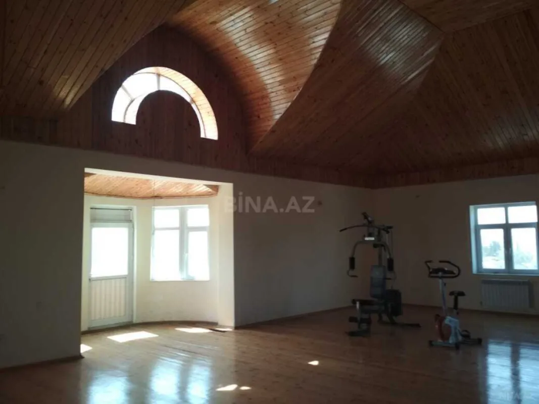 Satılır 10 otaqlı həyət evi 622 m²