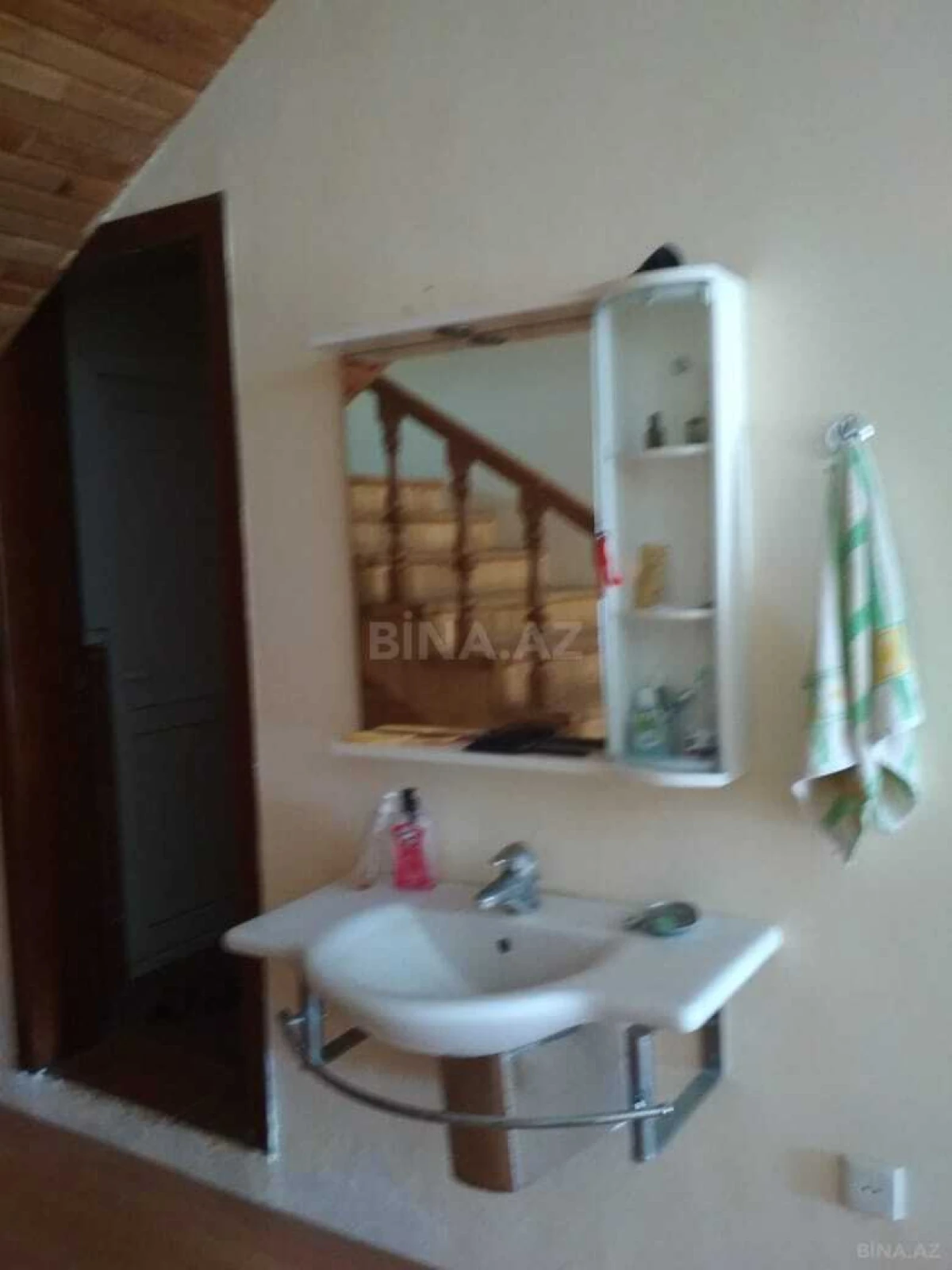 Satılır 10 otaqlı həyət evi 622 m²