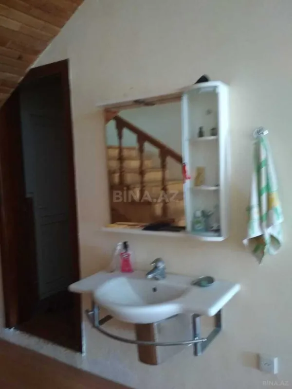 Satılır 10 otaqlı həyət evi 622 m²