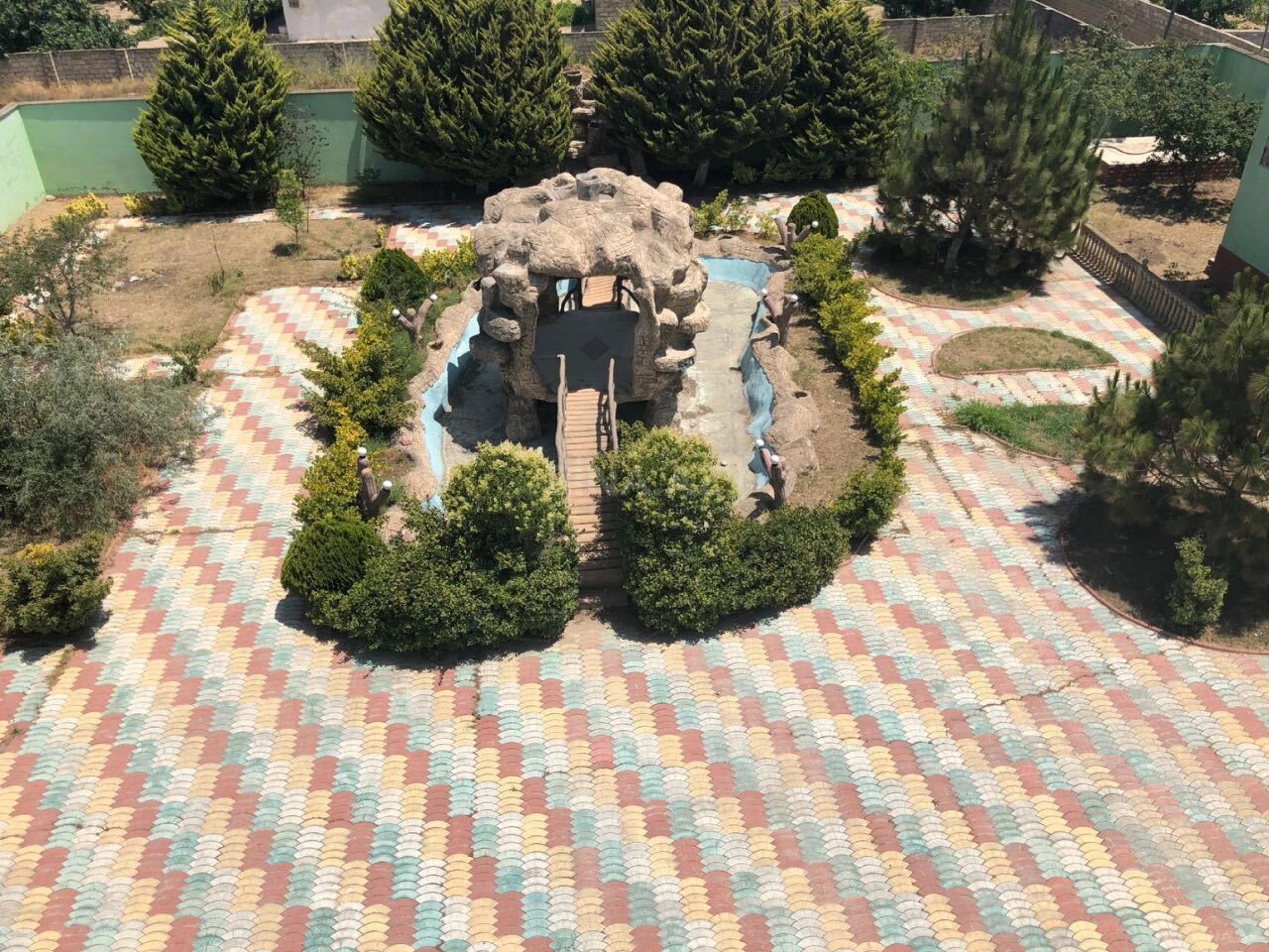 Satılır 10 otaqlı həyət evi 622 m²