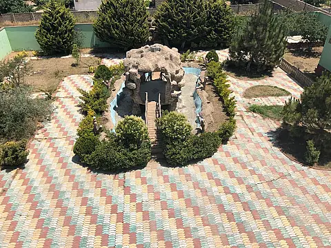 Satılır 10 otaqlı həyət evi 622 m²