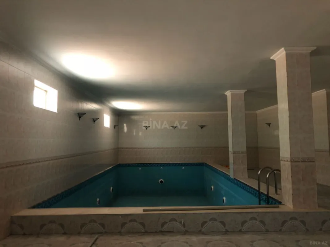 Satılır 10 otaqlı həyət evi 622 m²
