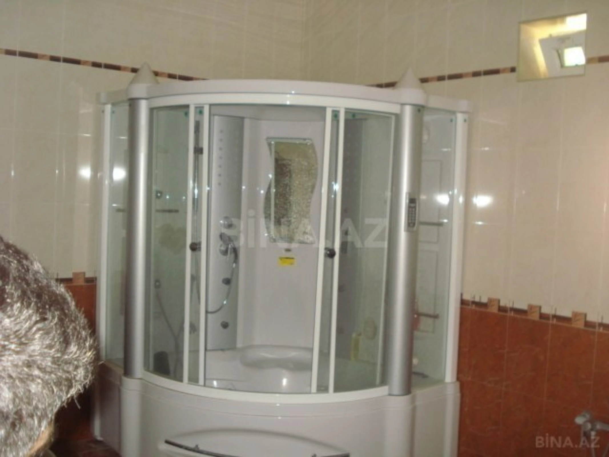 Satılır 10 otaqlı həyət evi 622 m²