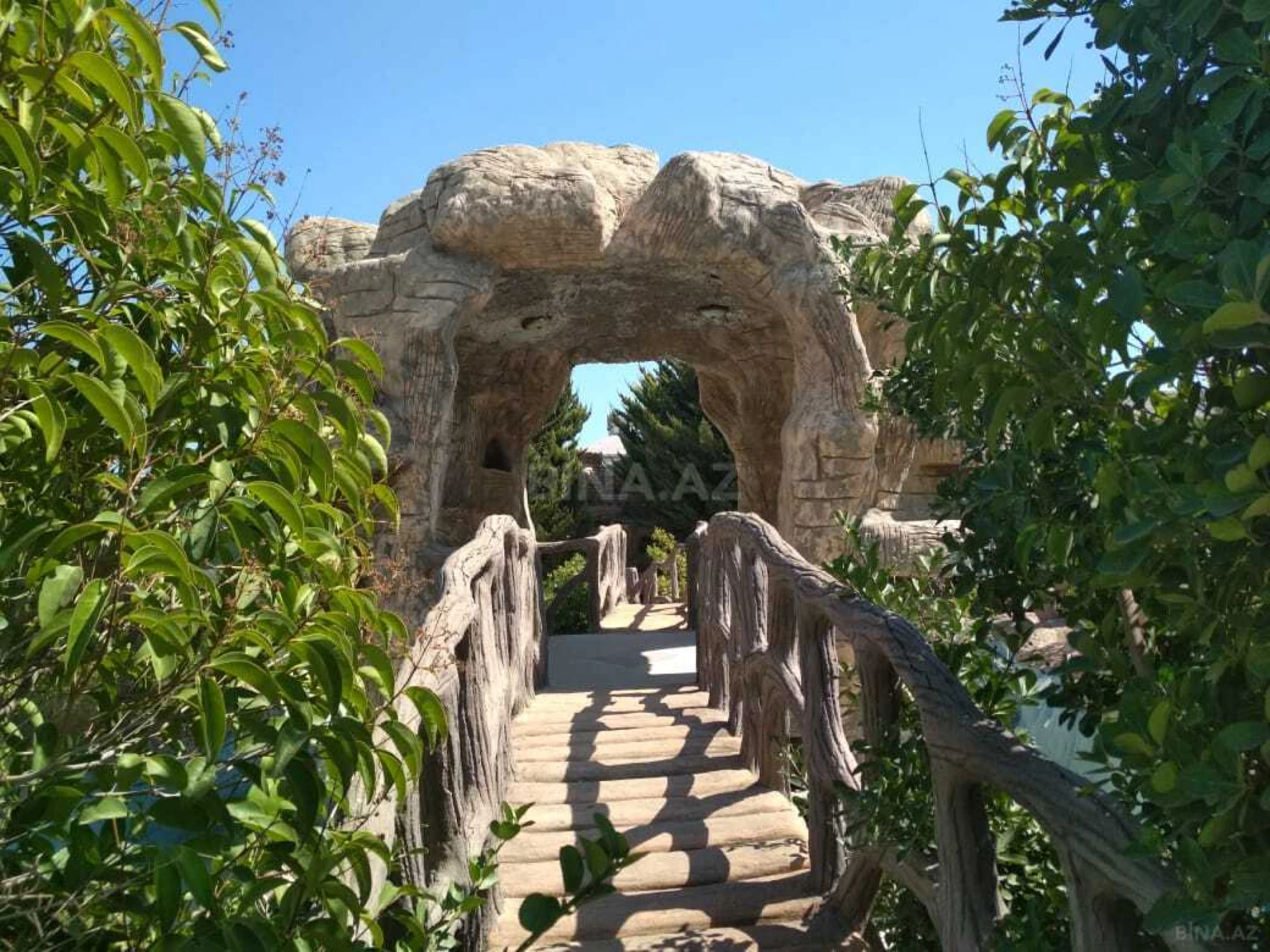 Satılır 10 otaqlı həyət evi 622 m²