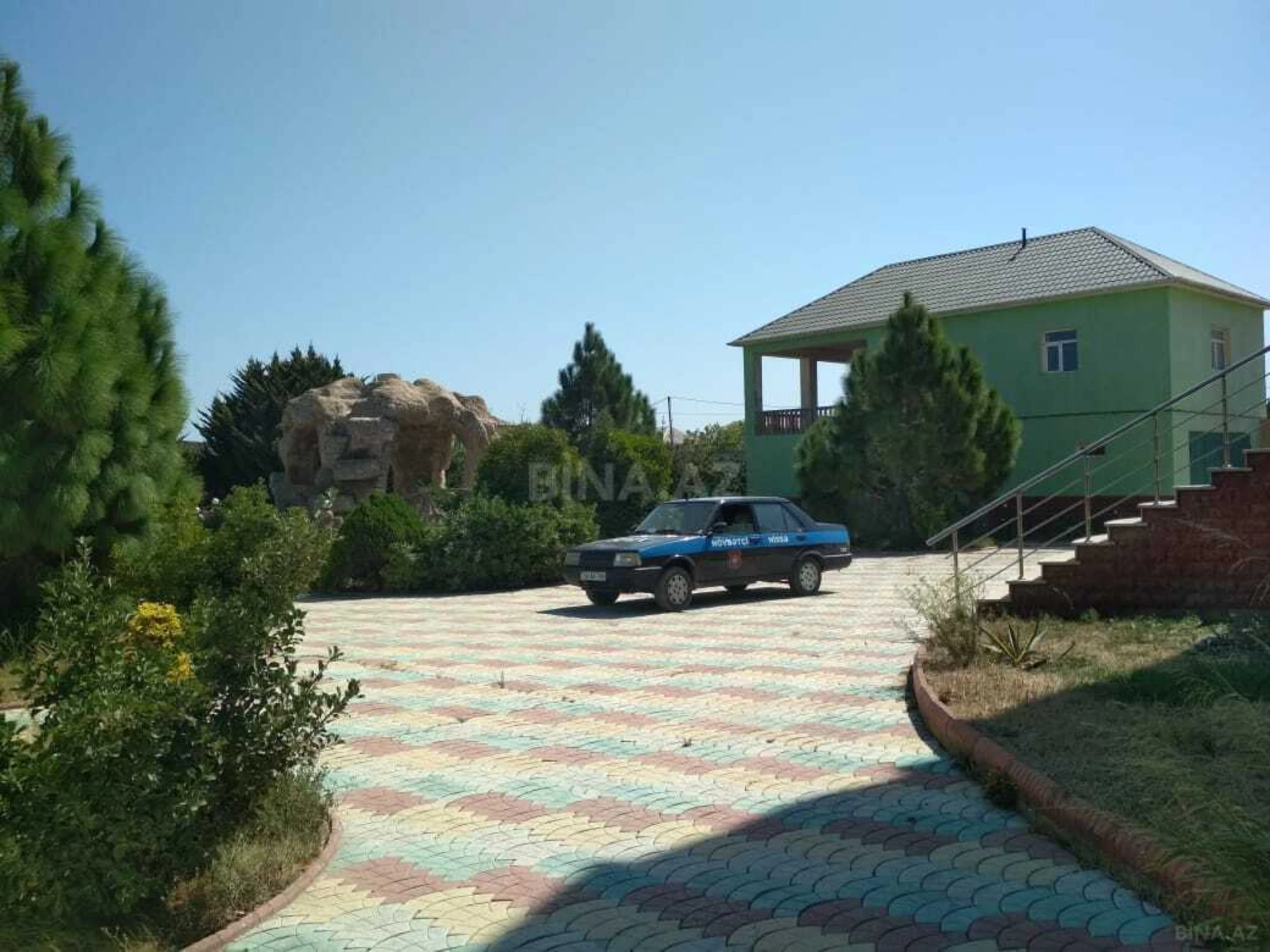 Satılır 10 otaqlı həyət evi 622 m²