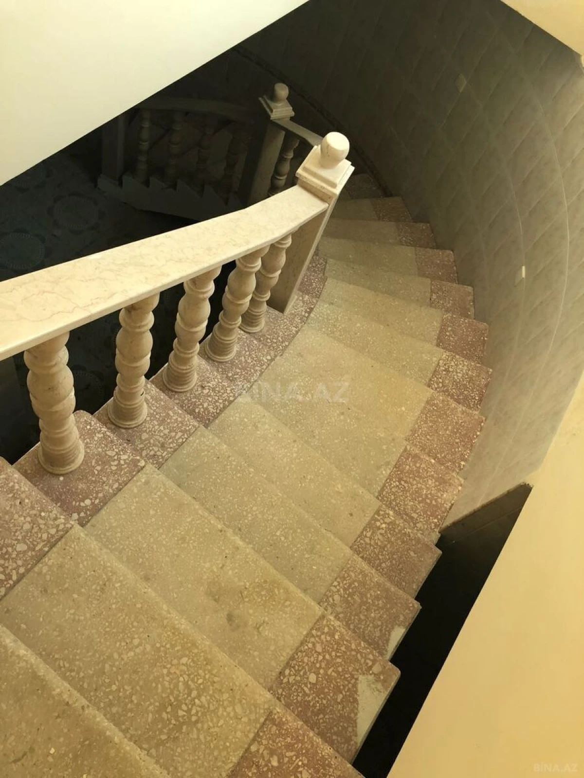 Satılır 10 otaqlı həyət evi 622 m²