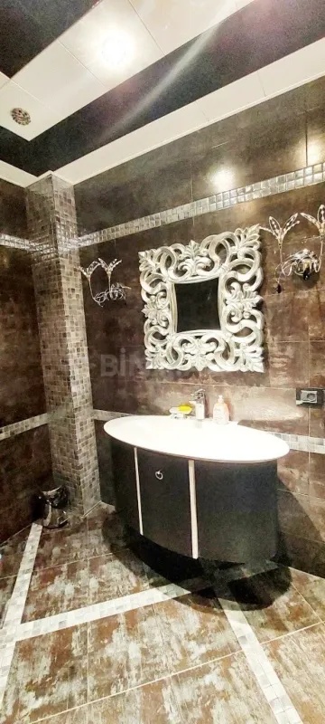 Satılır 5 otaqlı mənzil 340 m²