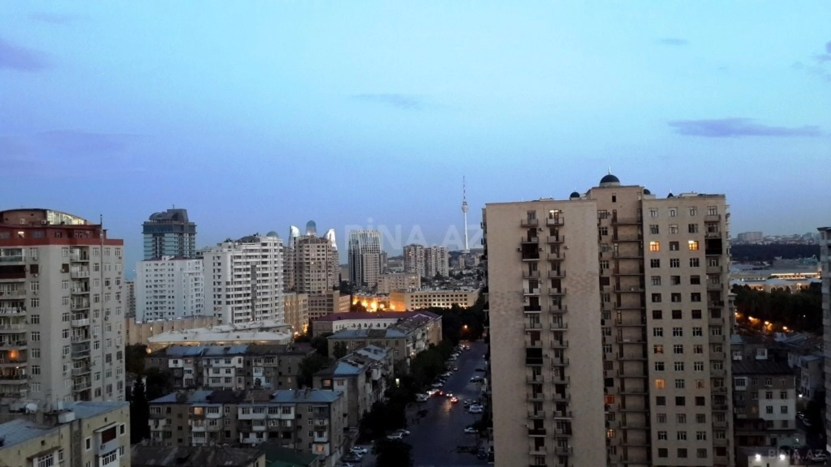 Satılır 5 otaqlı mənzil 340 m²