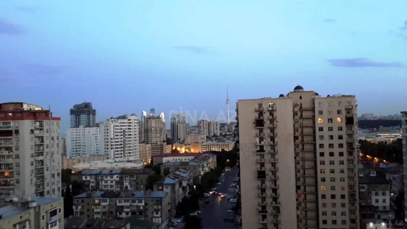 Satılır 5 otaqlı mənzil 340 m²