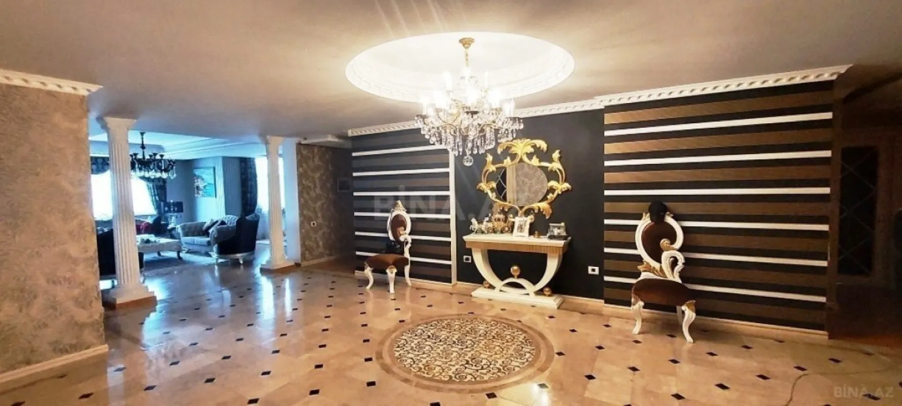 Satılır 5 otaqlı mənzil 340 m²