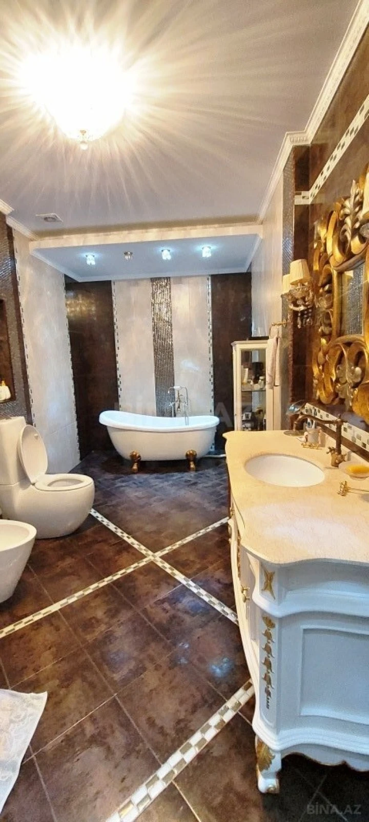 Satılır 5 otaqlı mənzil 340 m²