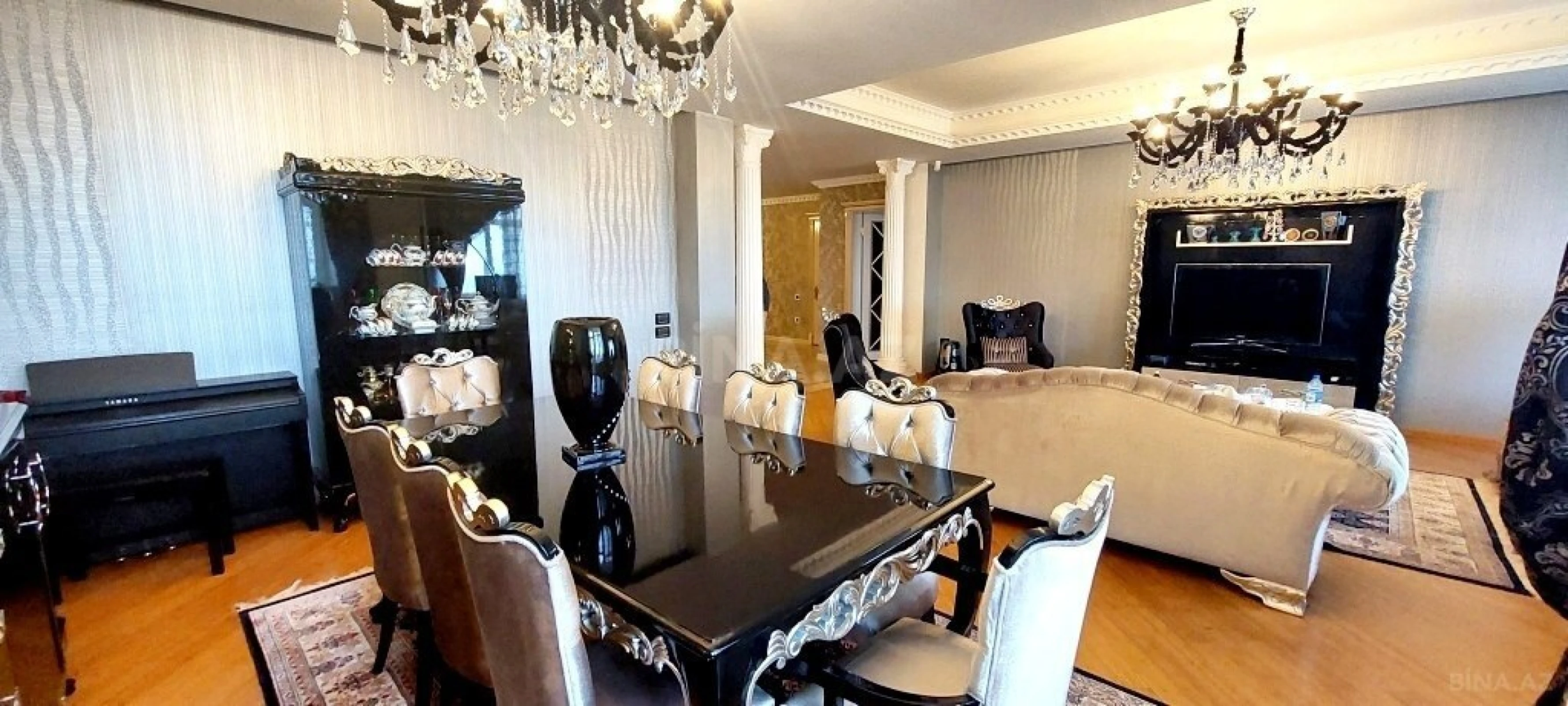 Satılır 5 otaqlı mənzil 340 m²